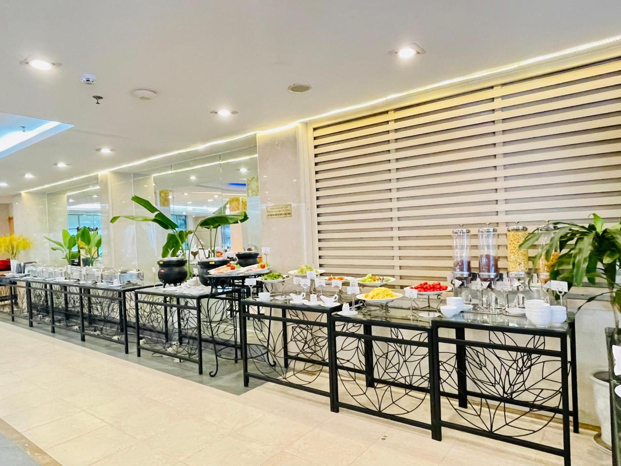 Bao Son International Hotel Hanoi Buitenkant foto