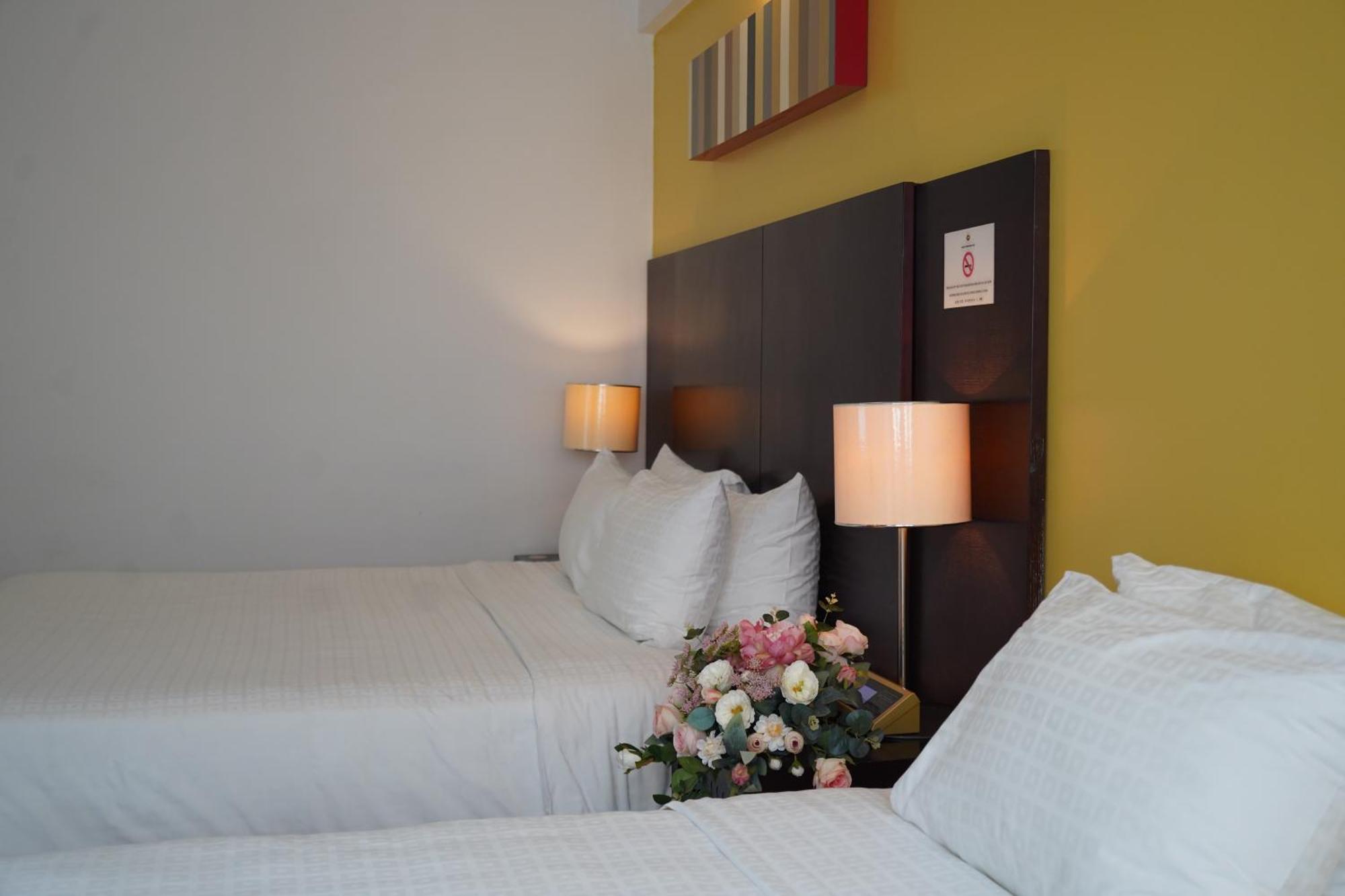 Bao Son International Hotel Hanoi Buitenkant foto